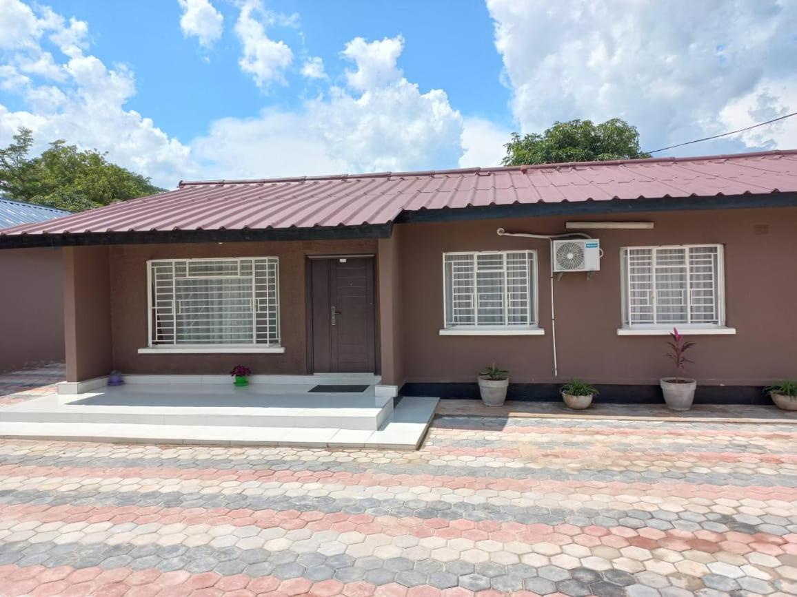 Kasuda Rooms - Cosy Self Contained Rooms Livingstone Extérieur photo